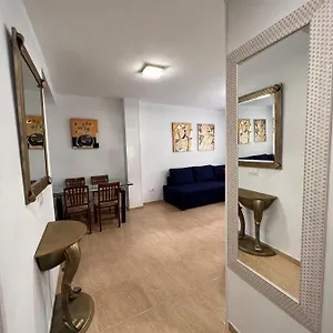 Centro - Beautiful , Newly Renovated 2 Bedroom Apartamento